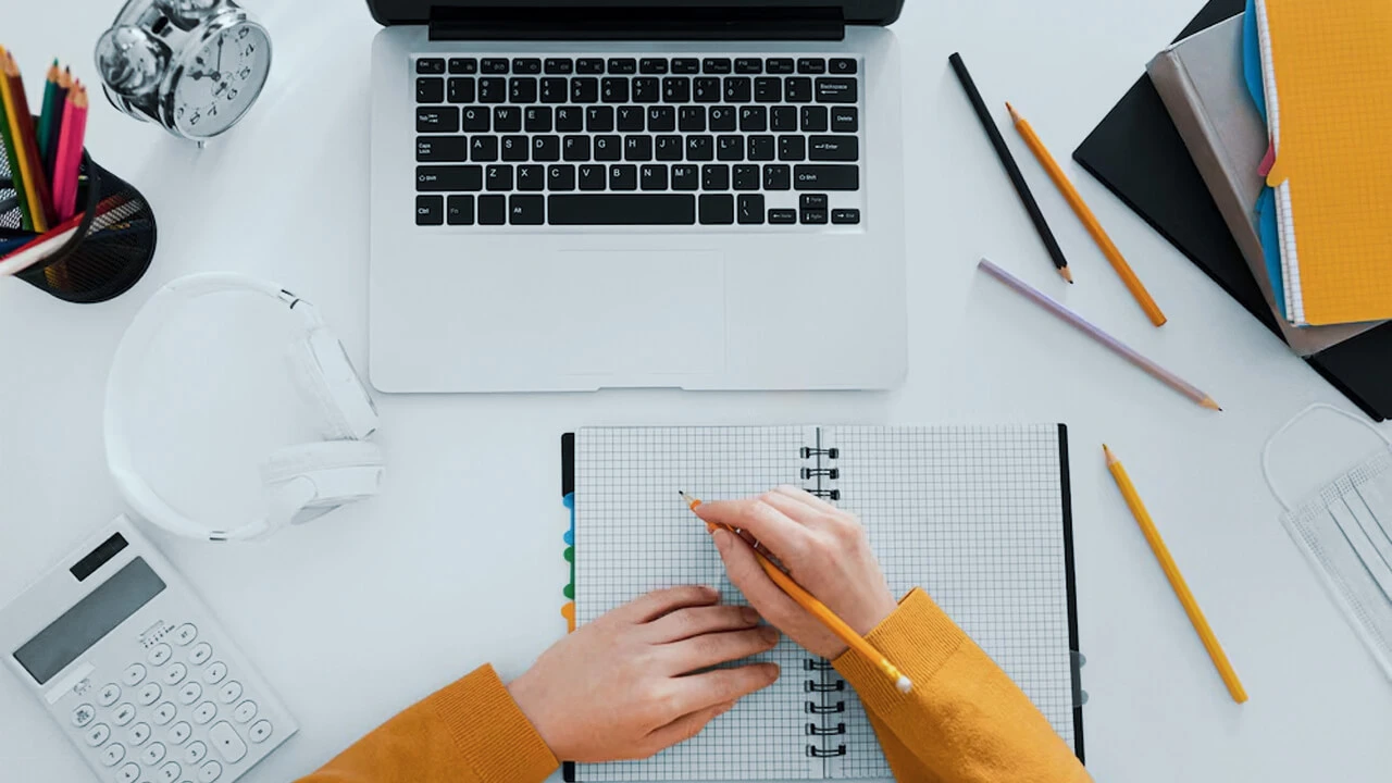 Chefredakteur und schreibt für KeinMuseum